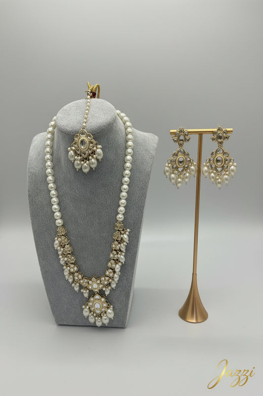 The Kavya Pearl Set