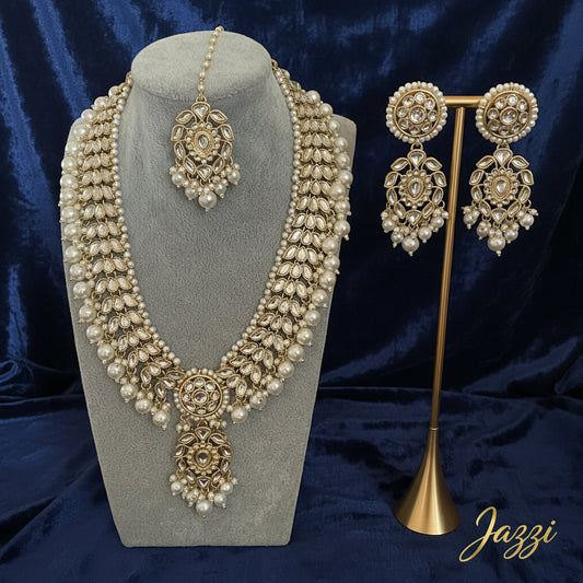 The "Moonlit Noor" set
