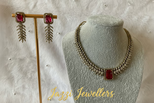 Scarlet Laurel Statement Set